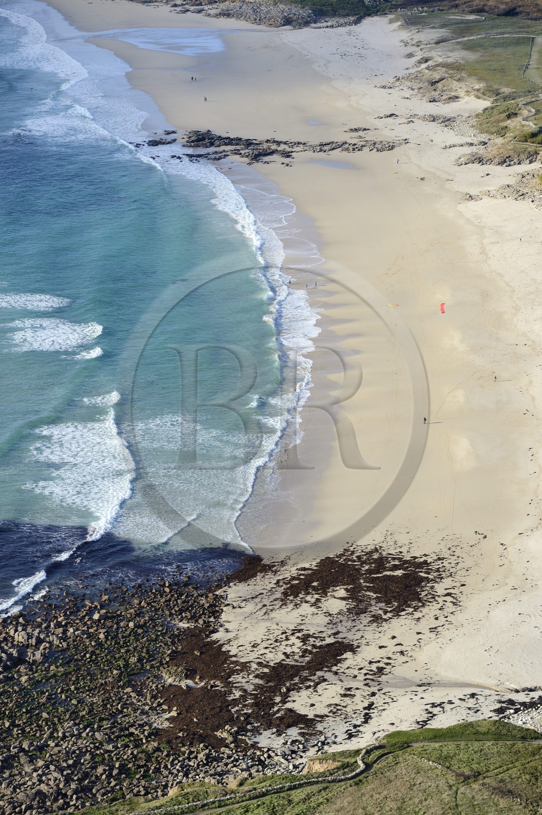 France, Finistère (29), plage de l'Anse du Cabestan vers Audierne(vue aérienne)