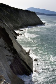 France, Pyrénées-Atlantiques (64), Pays-Basque, la Corniche Basque, Urrugne, la côte Atlantique vers Socoa, falaises de flysch France, Pyrenees Atlantiques, Basque Country coast, the Basque Corniche, Urrugne, the Atlantic coast towards Socoa, flysch cliffs