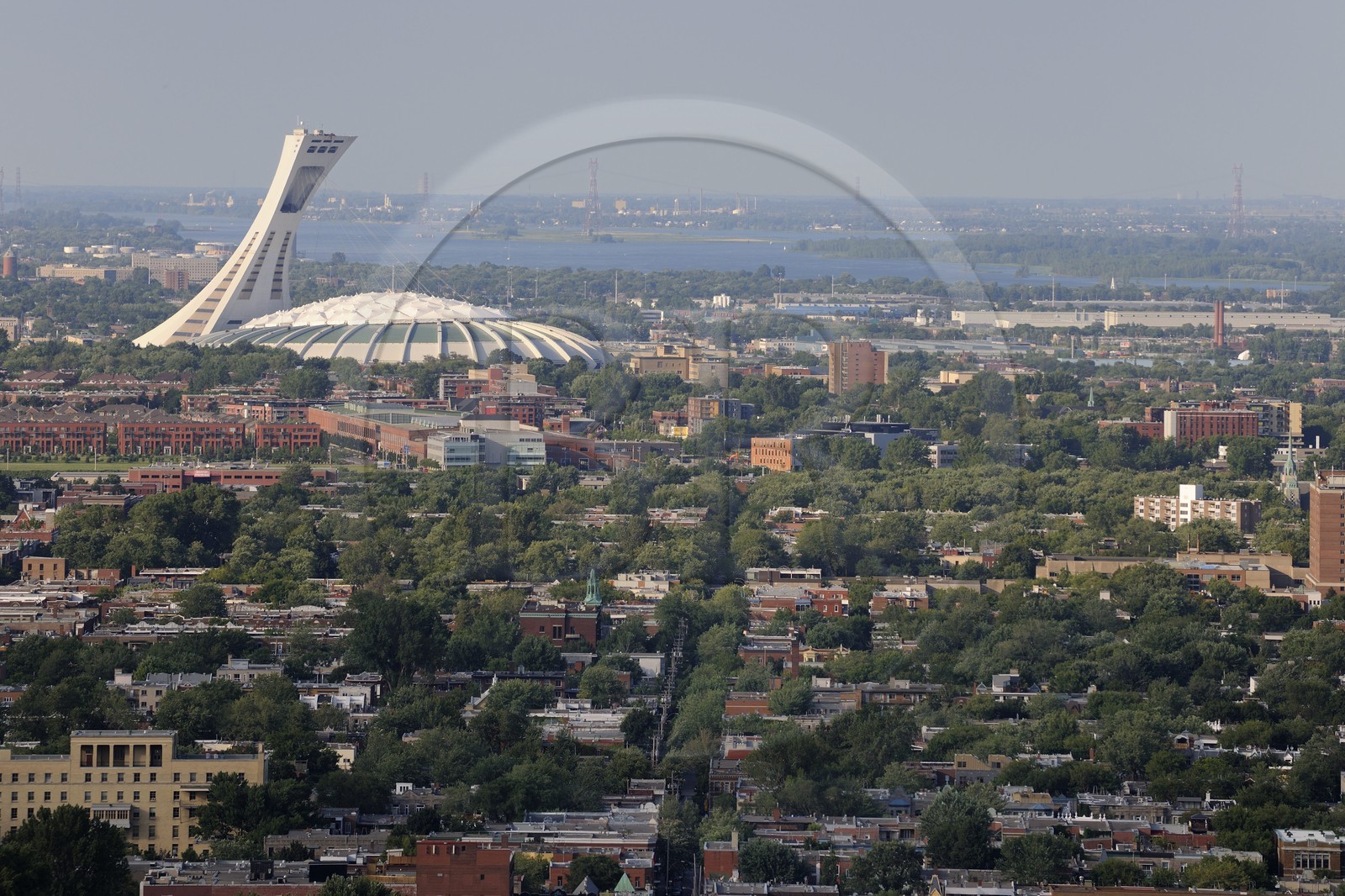 Canada, province de Québec, Montréal, l’est de la ville avec le stade olympique