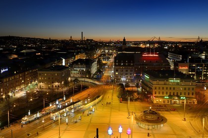 Suède, Västra Götaland, Göteborg (Gothenburg), la place Drottningtorget et le port vue depuis le Clarion Hotel Post
