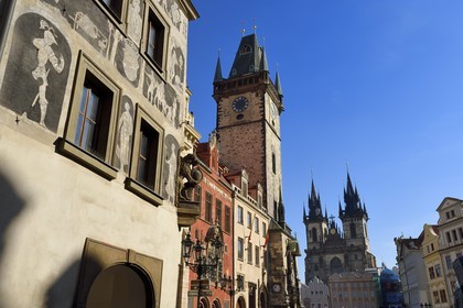 République Tchèque, Prague, centre historique classé Patrimoine Mondial de l'UNESCO, la vieille ville (Stare Mesto), place de la vieille ville (Staromestske namesti),  l'hotel de ville et l'église Notre-Dame-du-Tyn