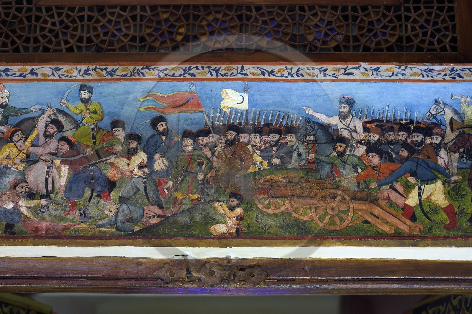 Azerbaïdjan, Sheki (Shaki), Palais des Khans de Shaki construit en 1797 par Muhammed Hasan Khan, chambre du Khan, fresque représentant des scènes de batailles