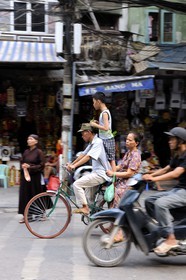 Vietnam, Hanoi, 36 streets district in the old town, family on a bicycle