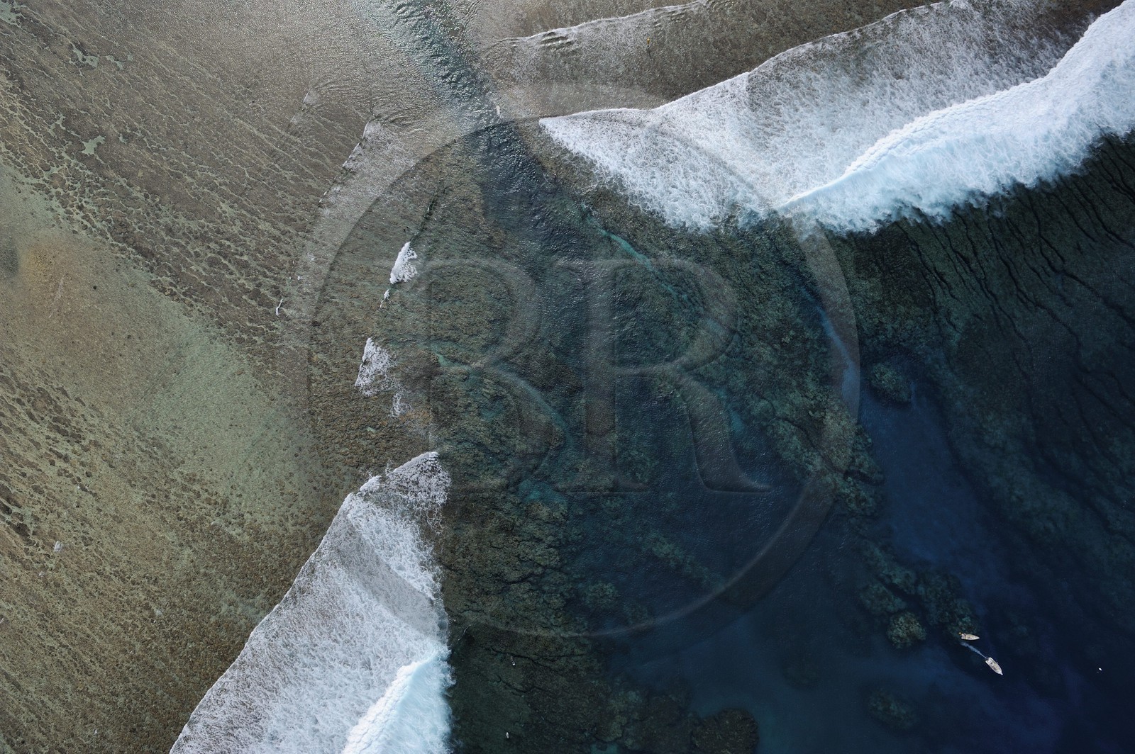 France, île de la Réunion, la Cote Ouest, le lagon de Saint-Gilles-Les-Bains, la Passe de l'Hermitage à l'Ermitage-les-Bains (vue aérienne)