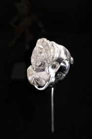 France, Bouches-du-Rhône (13), Parc Naturel Régional des Alpilles, Saint-Rémy-de-Provence, Hotel de Sade, centre des Monuments Nationaux, qui abrite le musée archéologique du site de Glanum, bague en cristal de roche qui montre un buste féminin sculpté en haut relief (Ier ou IIe siècle)