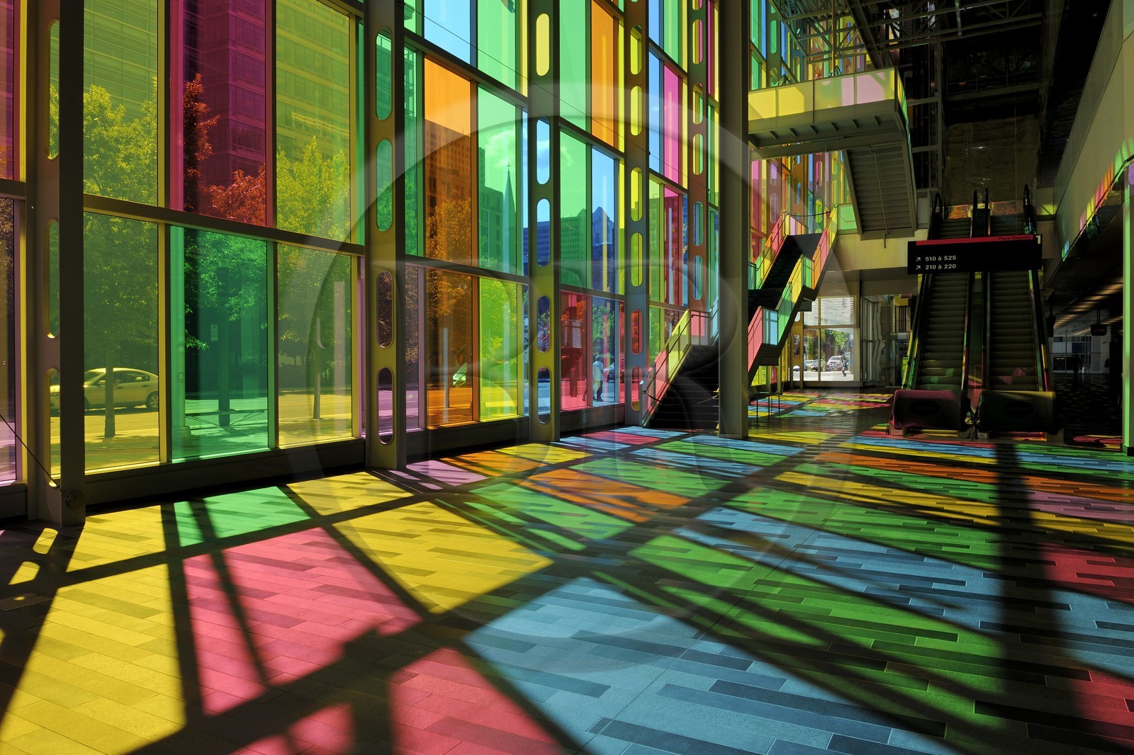 Canada, province de Québec, Montréal, le quartier International, le Palais des Congrès et ses façades multicolores