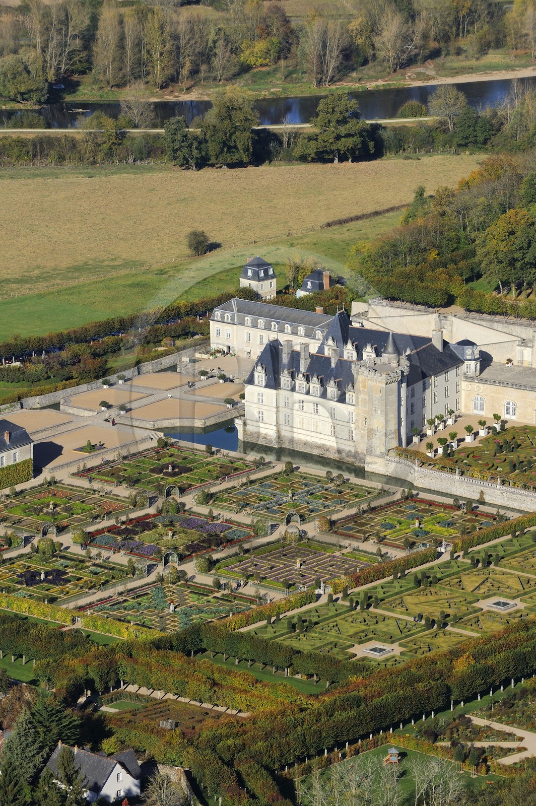 France, Indre-et-Loire (37), Vallée de la Loire classée Patrimoine Mondial de l' UNESCO, le château et les jardins de Villandry (vue aérienne)