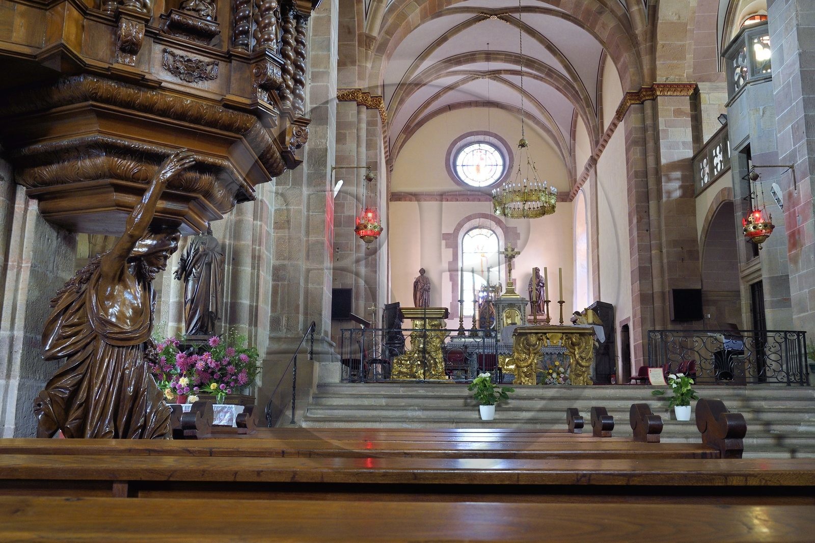 France, Bas-Rhin (67), route des vins d' Alsace, Andlau, abbaye bénédictine d'Andlau fondée en 880, église abbatiale Saint-Pierre-et-Saint-Paul (XIème-XVIIIème siècles)