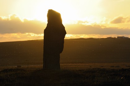 Royaume-Uni, Ecosse, Iles Orcades, Ile de Mainland, Loch of Stenness, cercle de pierres levées du Ring of Brodgar, classées Patrimoine Mondial de l' UNESCO