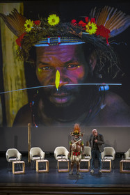 France, Paris (75), siège de l'UNESCO, conférence à l'Université de la Terre du 25 novembre 2022, le chef Papou Mundiya Kepanga