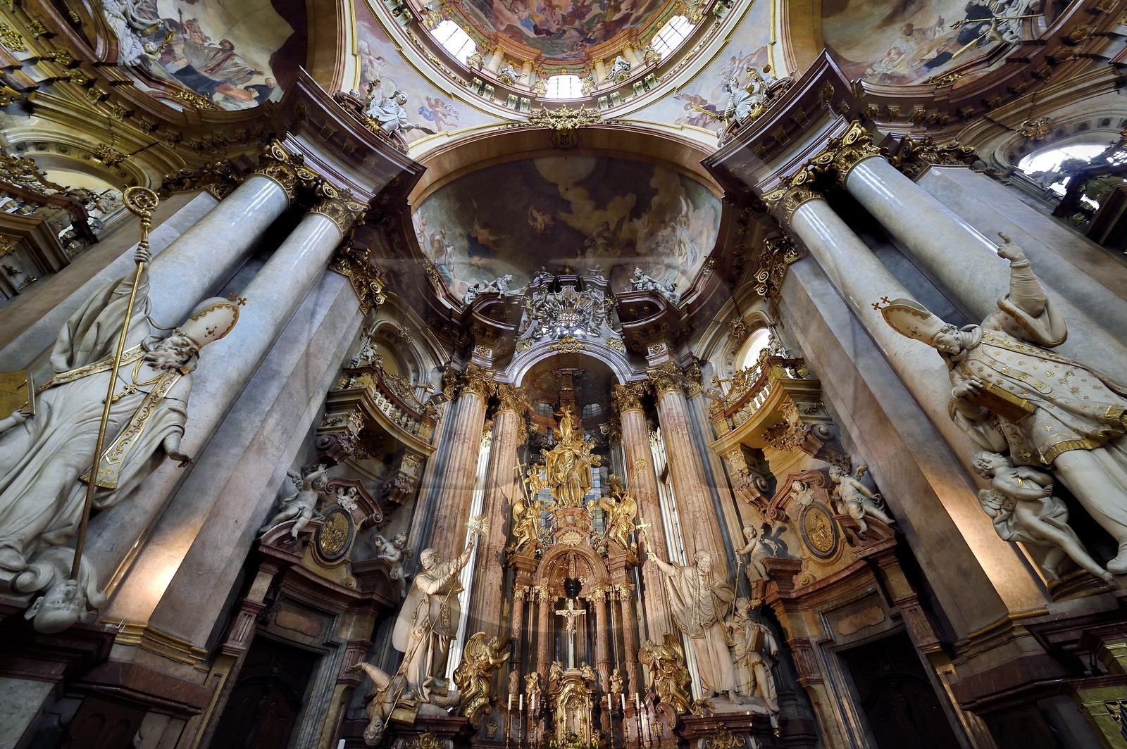 République Tchèque, Prague, centre historique classé Patrimoine Mondial de l'UNESCO, quartier de Mala Strana, l'église baroque Saint Nicolas (Sv. Mikulase)