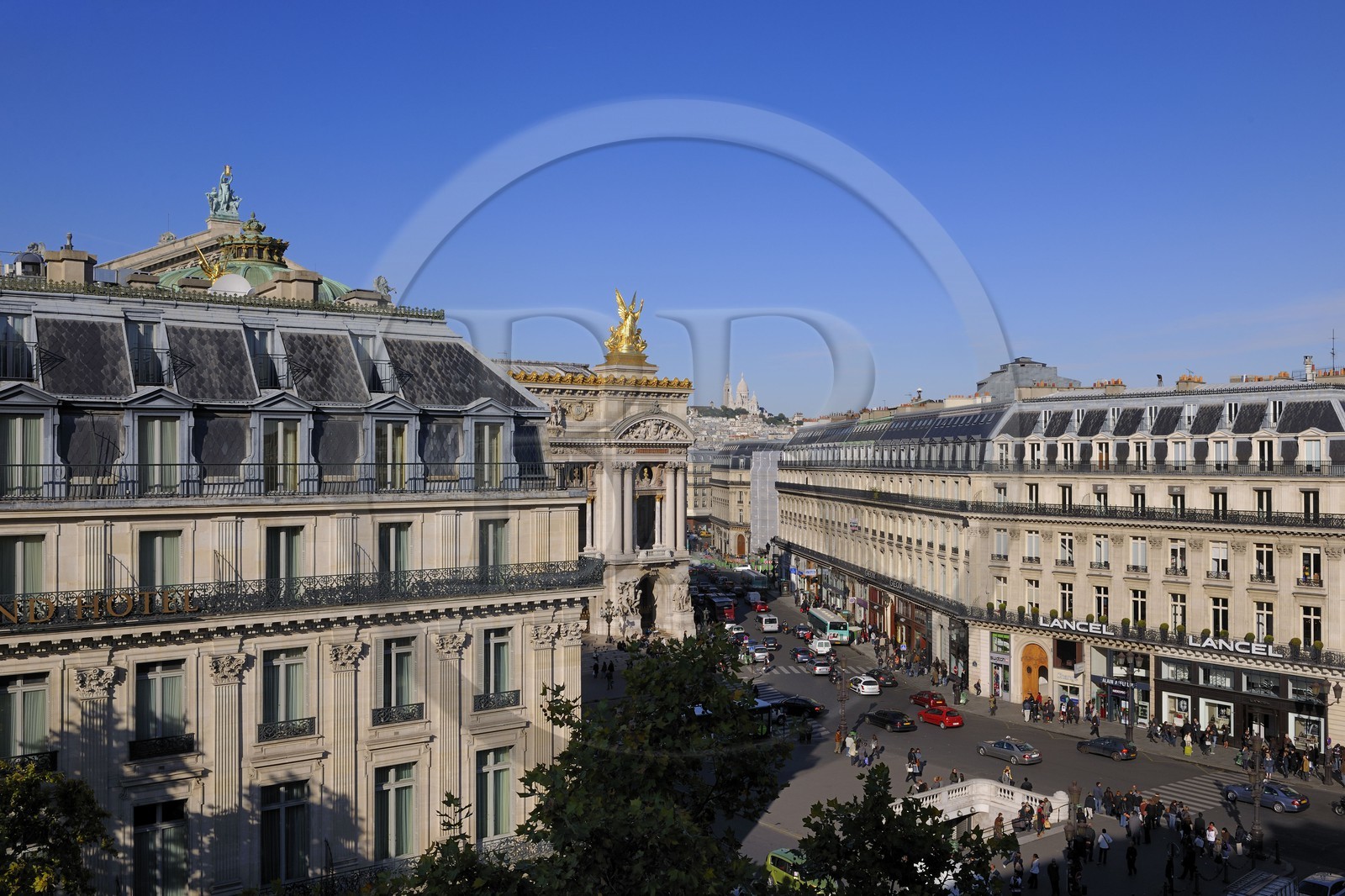 France, Paris (75), place de l'Opéra et façades haussmanniennes