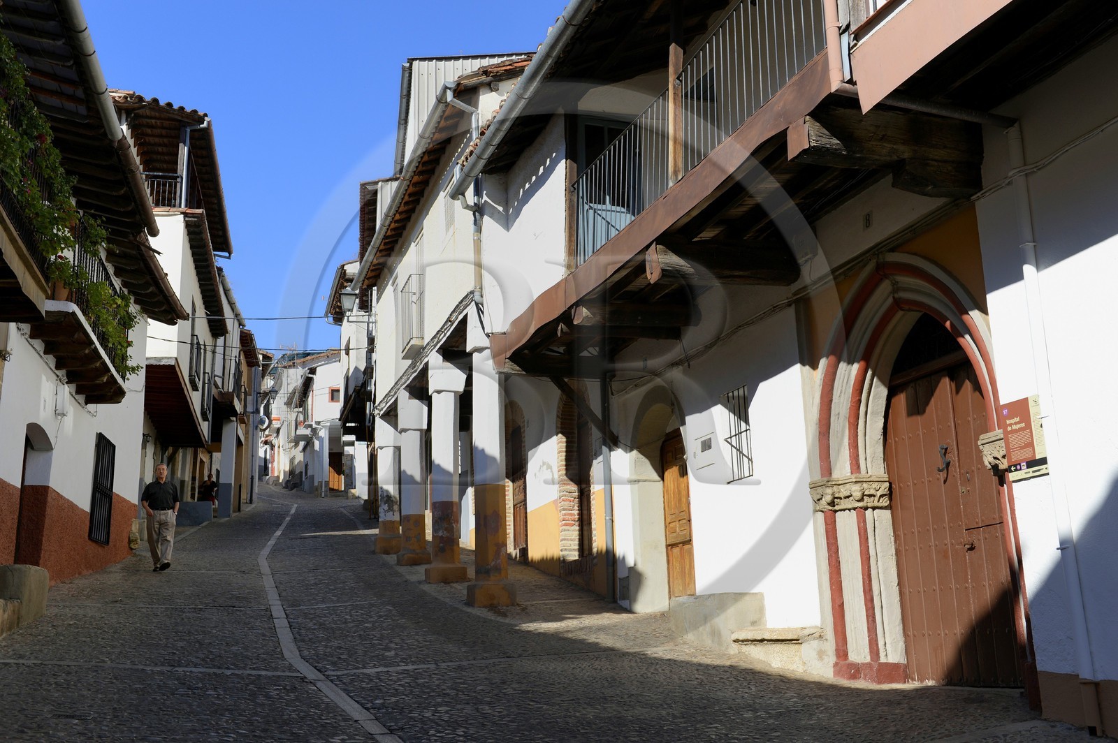 Spain, Extremadura, Guadalupe, village lane, the former women's hospital