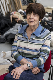 France, Hauts-de-Seine (92), Malakoff, l'artiste Annette Messager dans son atelier