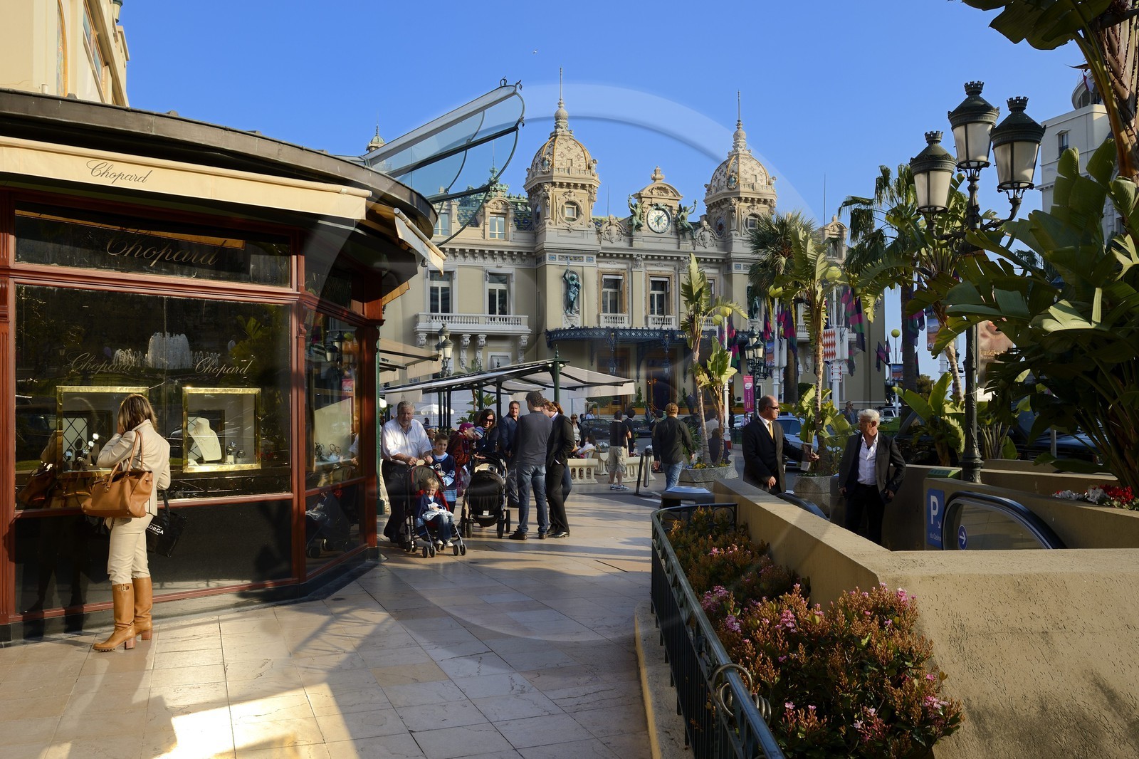 Principauté de Monaco, Monaco, Monte-Carlo, Société des Bains de Mer de Monaco, place du casino, la bijouterie Chopard et le casino, Mention obligatoire : Société des Bains de Mer de Monaco