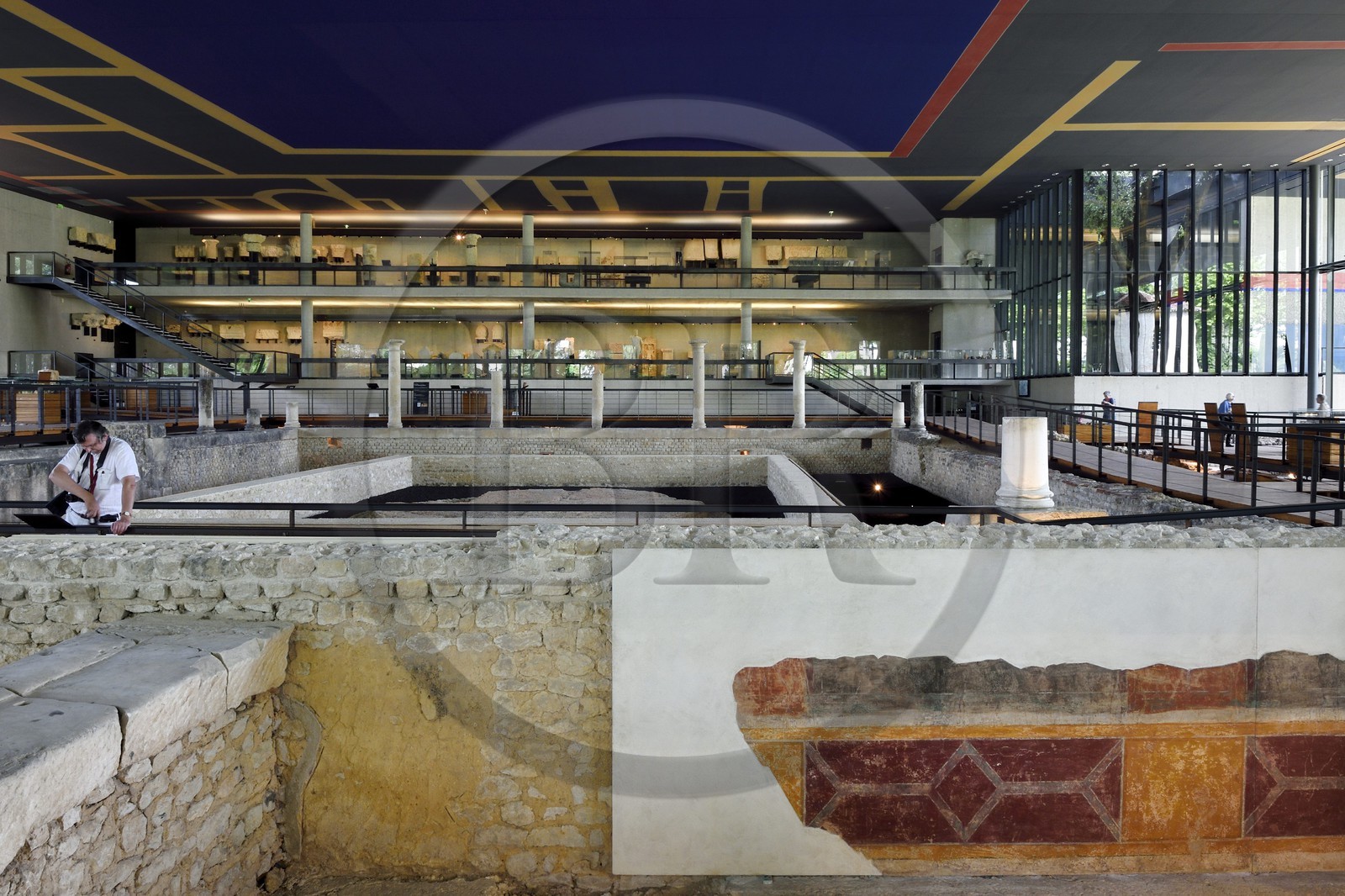 France, Dordogne (24), Périgord Blanc, Périgueux, musée Vesunna, Site-Musée Gallo Romain conçu par l'architecte Jean Nouvel (mention obligatoire), vestiges d'une grande demeure gallo-romaine ornée d'enduits peints, la domus de Vésone