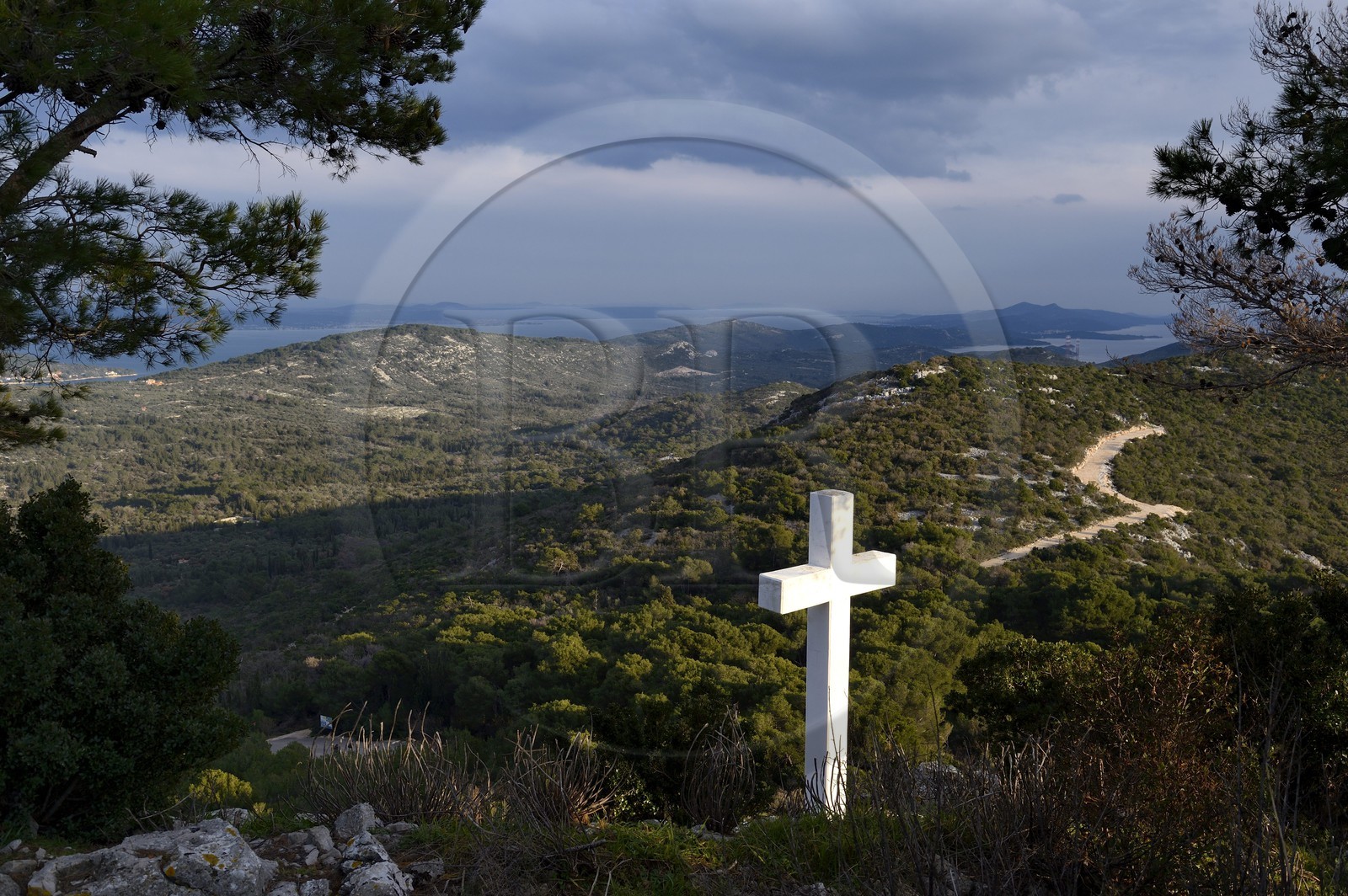 Croatie, Dalmatie, côte dalmate, Ile d’Ugljan, région de Preko, vue depuis les ruines du chateau Saint Michel