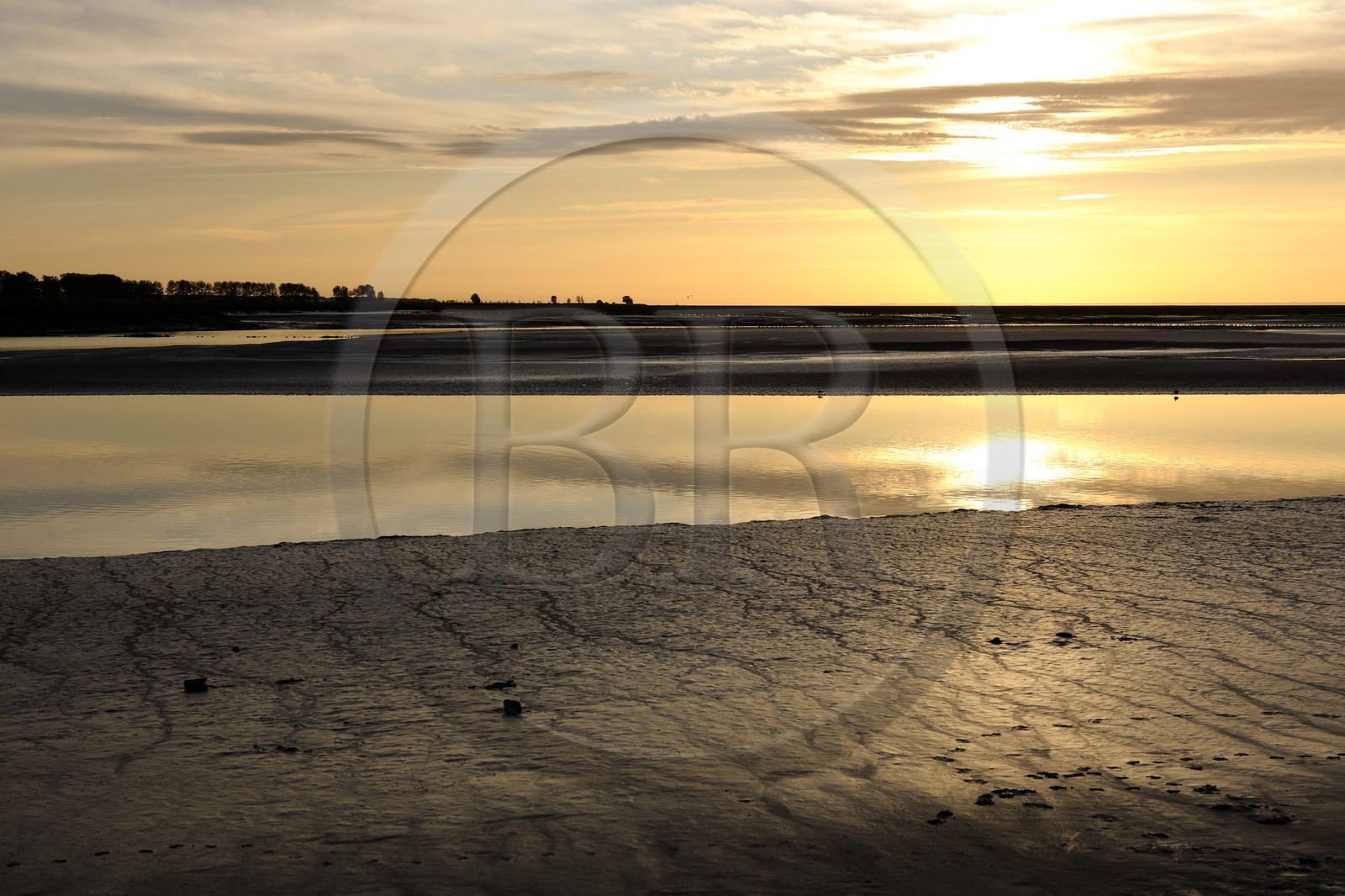 France, Manche (50), Baie du Mont-Saint-Michel, les berges submersibles de la rivière Couesnon au coucher de soleil
