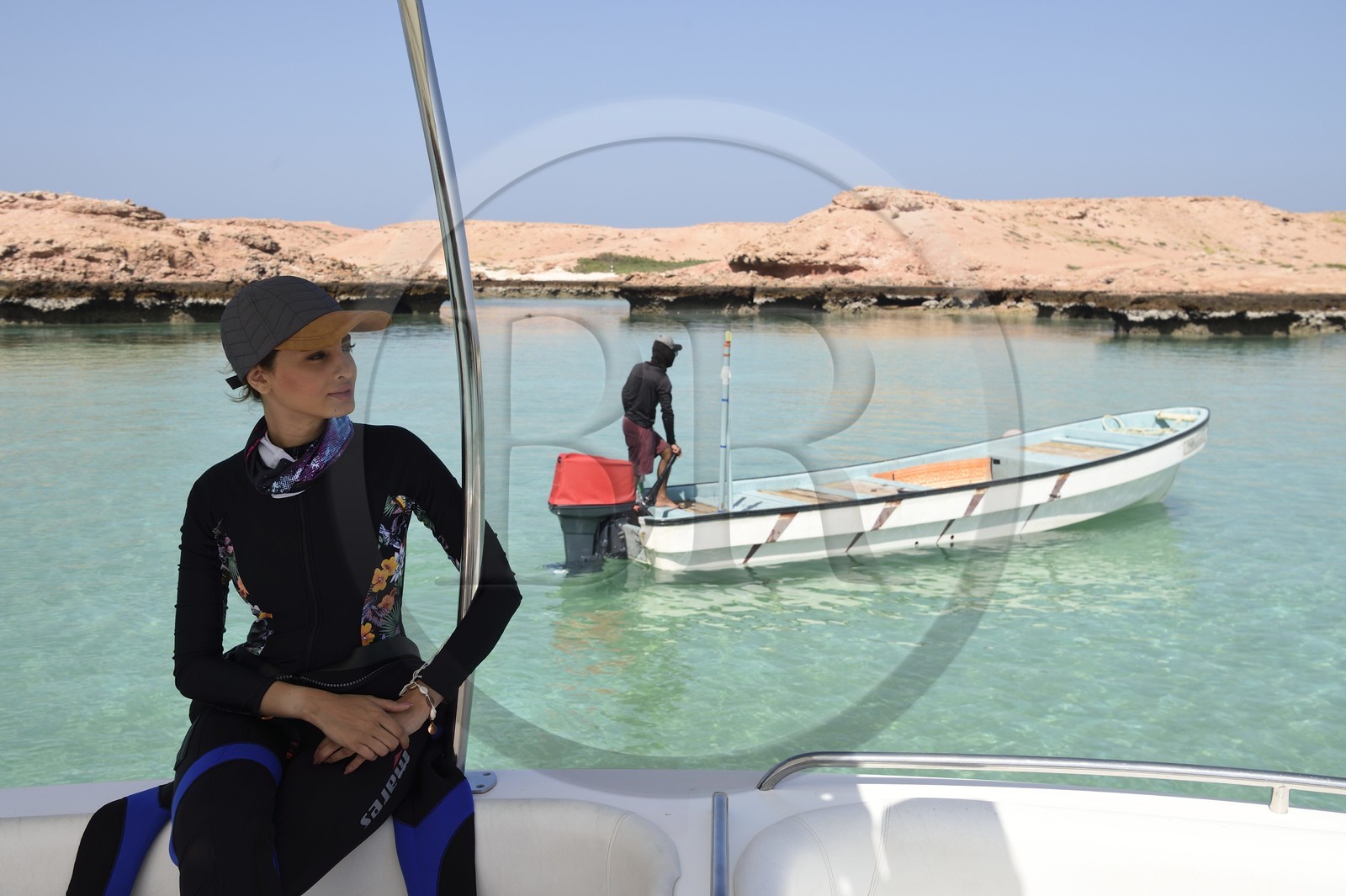 Sultanat d'Oman, gouvernorat de Mascate, réserve naturelle des Iles Daymaniyat, la photographe-plongeuse Maisa Al Hooti