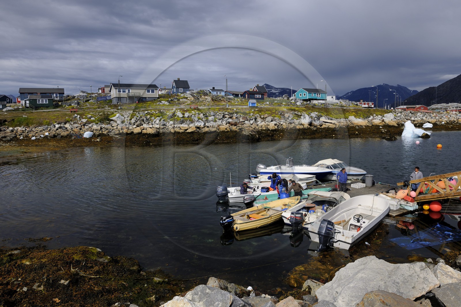 Groenland, le port de pêche de la ville de Nanortalik
