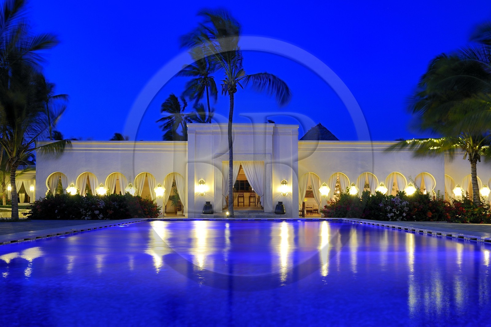 Tanzanie, archipel de Zanzibar, île de Unguja (Zanzibar), côte Sud-Est, Bwejuu, le luxueux Baraza Resort & Spa, un des restaurants