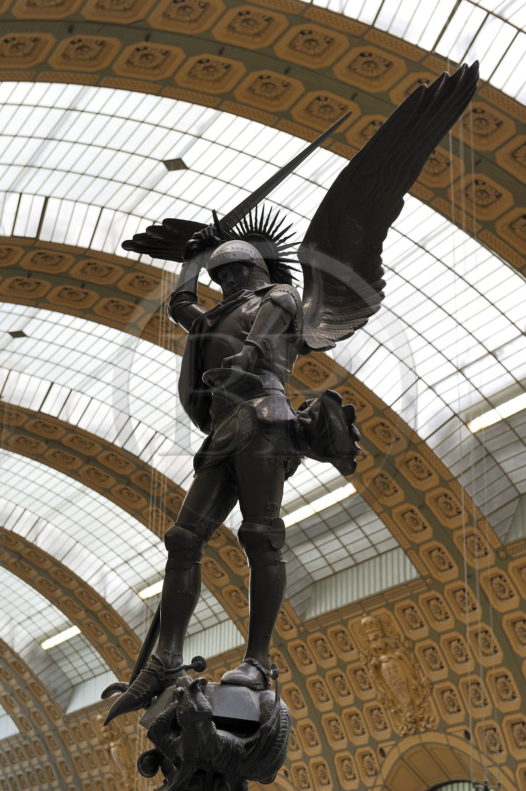 France, Paris (75), le musée d'Orsay, Saint Michel terrassant le dragon par Emmanuel Fremiet vers 1897 qui fut utilisé pour couronner la flèche de l'abbaye du Mont-Saint-Michel