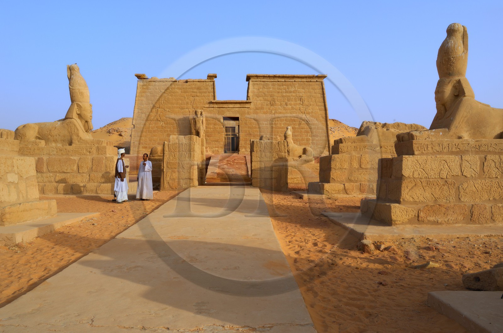 Egypte, Haute Egypte, Lac Nasser, désert de Nubie, temple de Ouadi es-Seboua ou vallée des lions