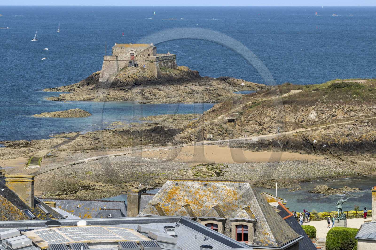 France, Ille et Vilaine, Cote d'Emeraude (Emerald Coast), Saint Malo, the Petit-Bé fort built by Vauban and the statue of the privateer Robert Surcouf on the ramparts of the garden of Place du Québec