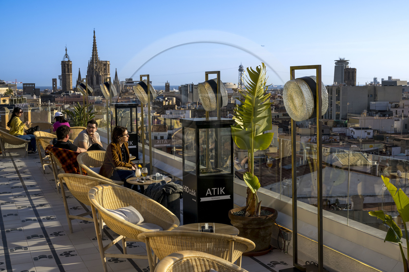 Spain, Catalonia, Barcelona, the rooftop of the Hotel H10 Cubik and the Metropolitan Basilica Cathedral of the Holy Cross and Saint Eulalia in the Barrio Gotico district in the background