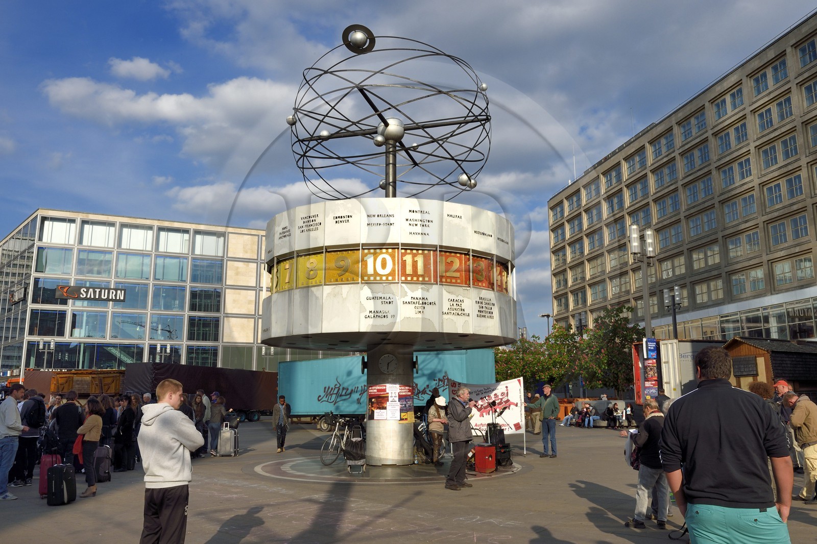 Allemagne, Berlin, quartier de Berlin-Mitte, Alexanderplatz, le Weltzeituhr, l'horloge universelle Urania