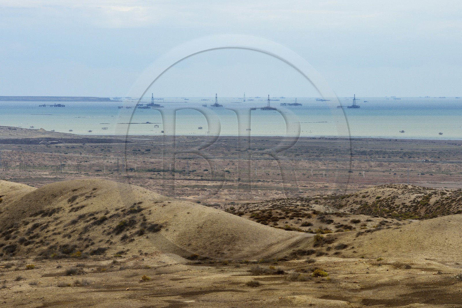 Azerbaïdjan, Baie de Baku, Gobustan, plates-formes pétrolières offshore en Mer Caspienne