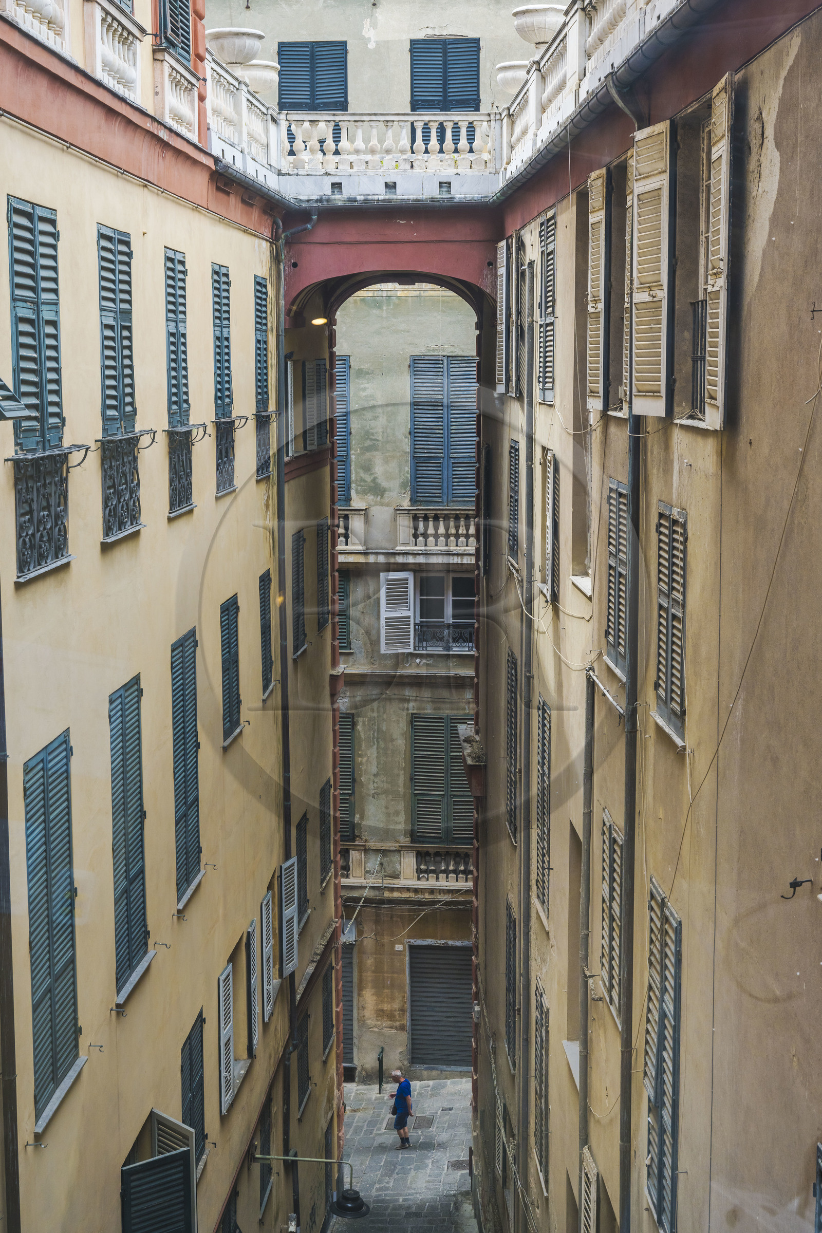 Italie, Ligurie, Gênes, palais des Rolli classés Patrimoine Mondial de l'UNESCO dans la Strada Nuova aujourd’hui via Garibaldi, à l'arrière du Palazzo Rosso ou palais musée Brignole