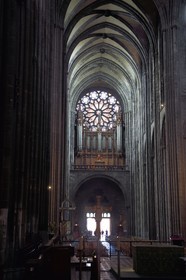 France, Puy-de-Dôme (63), Clermont-Ferrand, cathédrale Notre-Dame de l'Assomption du XIIIe siècle, la nef, l'orgue et la rosace