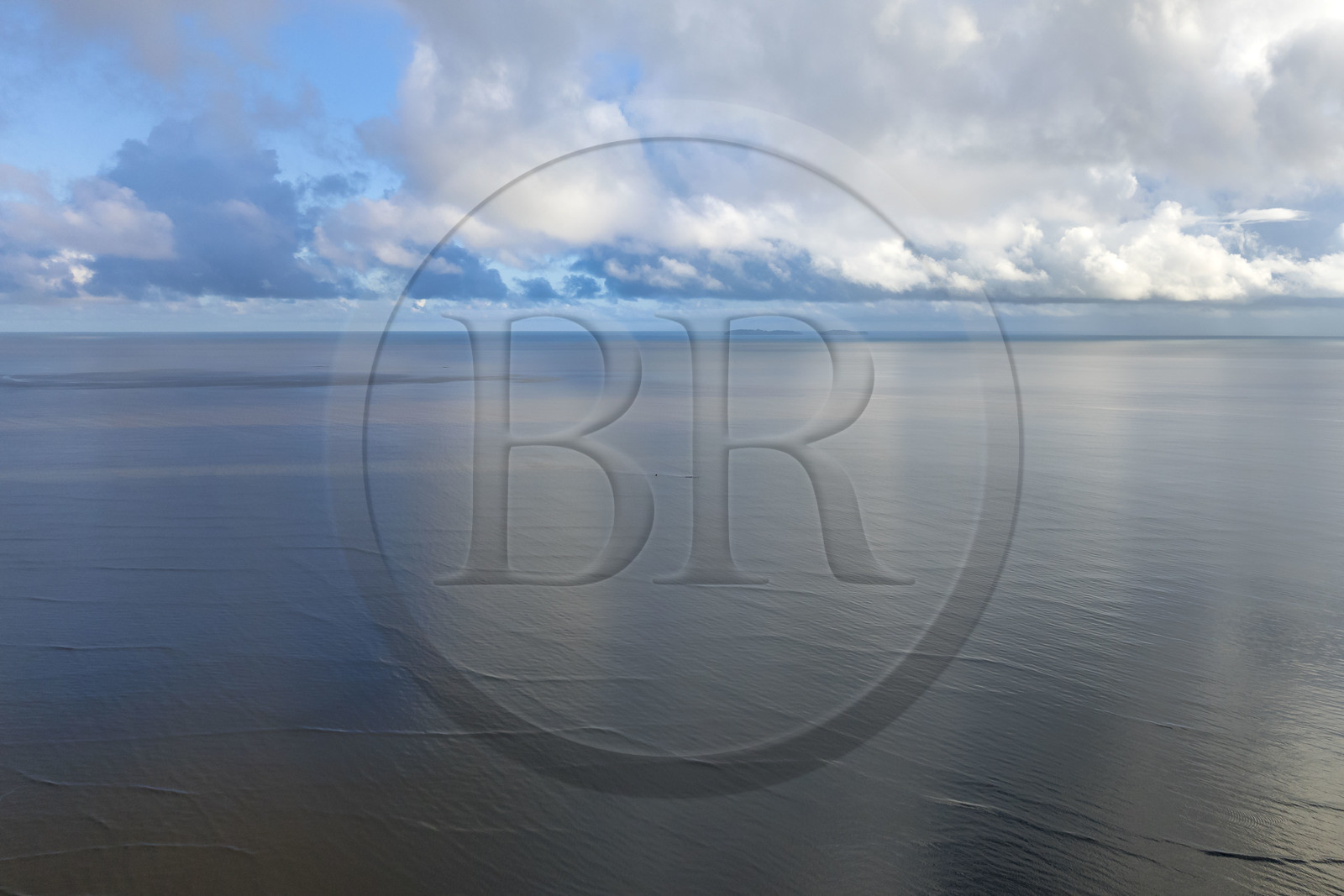 France, Guyane, Kourou, les Iles du Salut au large vues depuis la côte