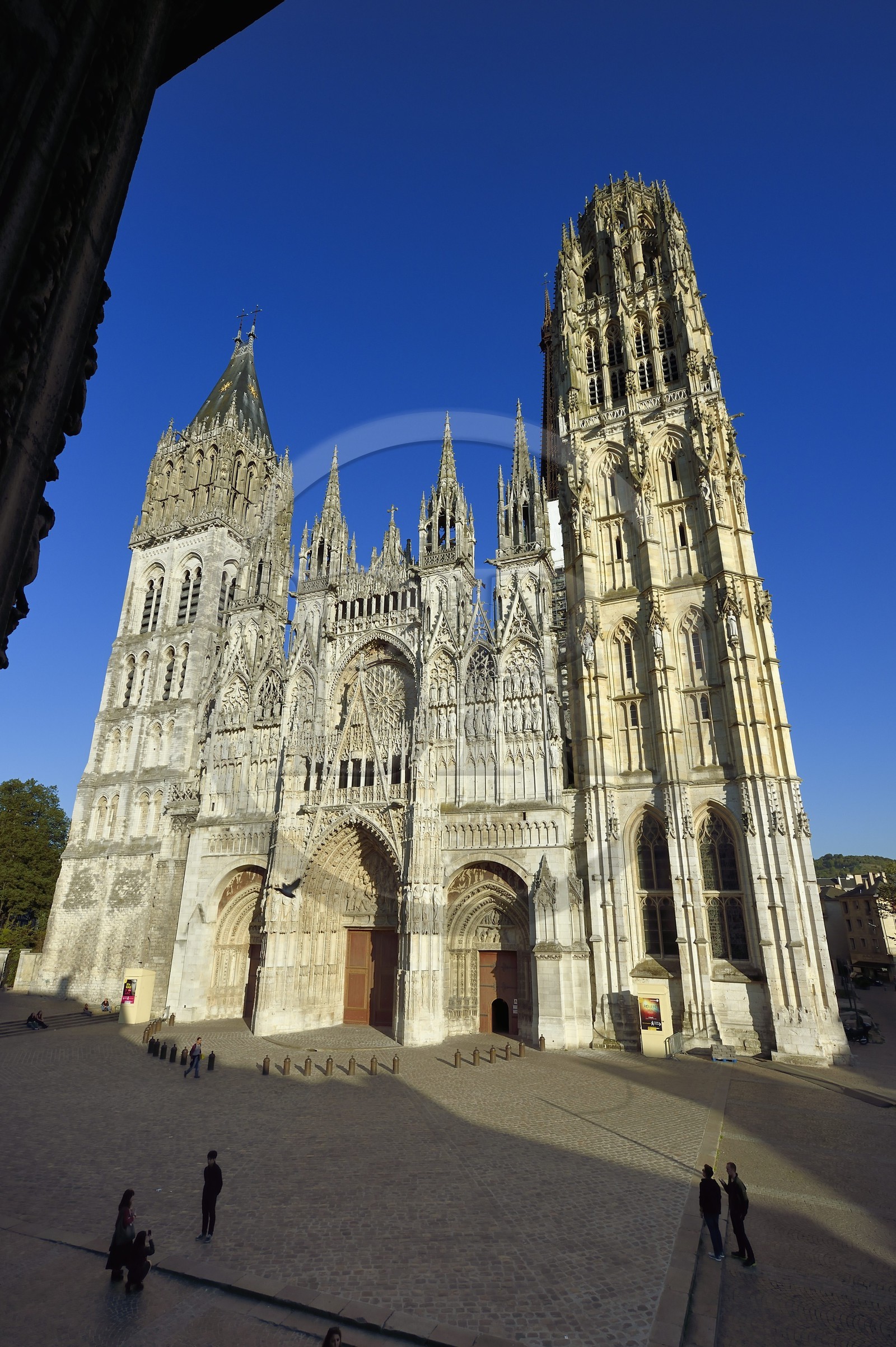 France, Seine-Maritime (76), Rouen, cathédrale Notre-Dame de Rouen vue de la fenêtre de l'ancien atelier de Claude Monet devenu maintenant l'Office de Tourisme