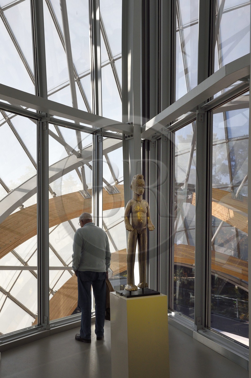 France, Paris (75), la Fondation Louis Vuitton de l'architecte Frank Gehry (Demande d'autorisation nécessaire avant publication), Ibo (2008) bronze de Bertrand lavier
