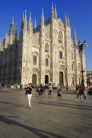 Italy, Lombardy, Milan, Piazza del Duomo, the Cathedral the Duomo in flamboyant gothic style