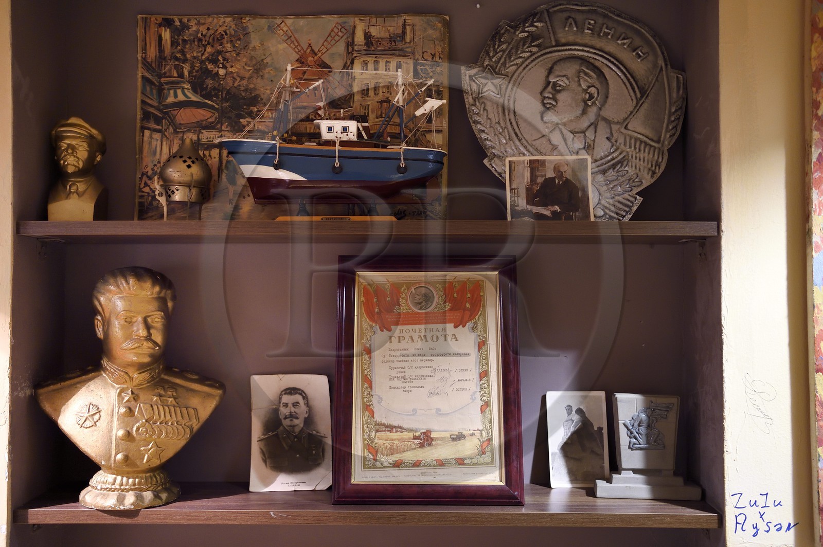 Azerbaijan, Baku, Old School Café, Stalin and Lenin statuettes