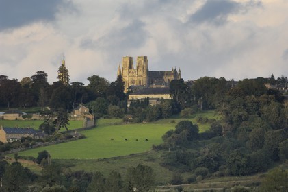 France, Manche (50), Avranches, la ville et l'église Notre-Dame-des-Champs vue du sud