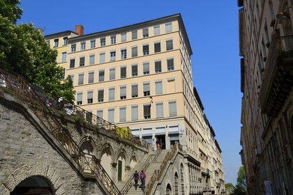 France, Rhône (69), Lyon, site historique classé Patrimoine Mondial de l'UNESCO, quartier de la Croix-Rousse, escalier menant de la rue Burdeau à la place Chardonnet