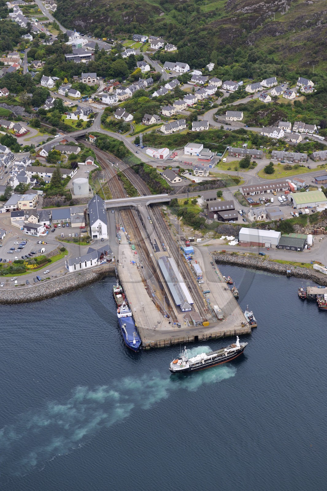 Royaume-Uni, Ecosse, Highland, terminus du train à la gare de Kyle of Lochalsh (vue aérienne)