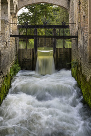 France, Côte-d'Or (21), Buffon, la Grande Forge de Buffon alimenté par le bief de l'Armançon, canal de l'affinerie