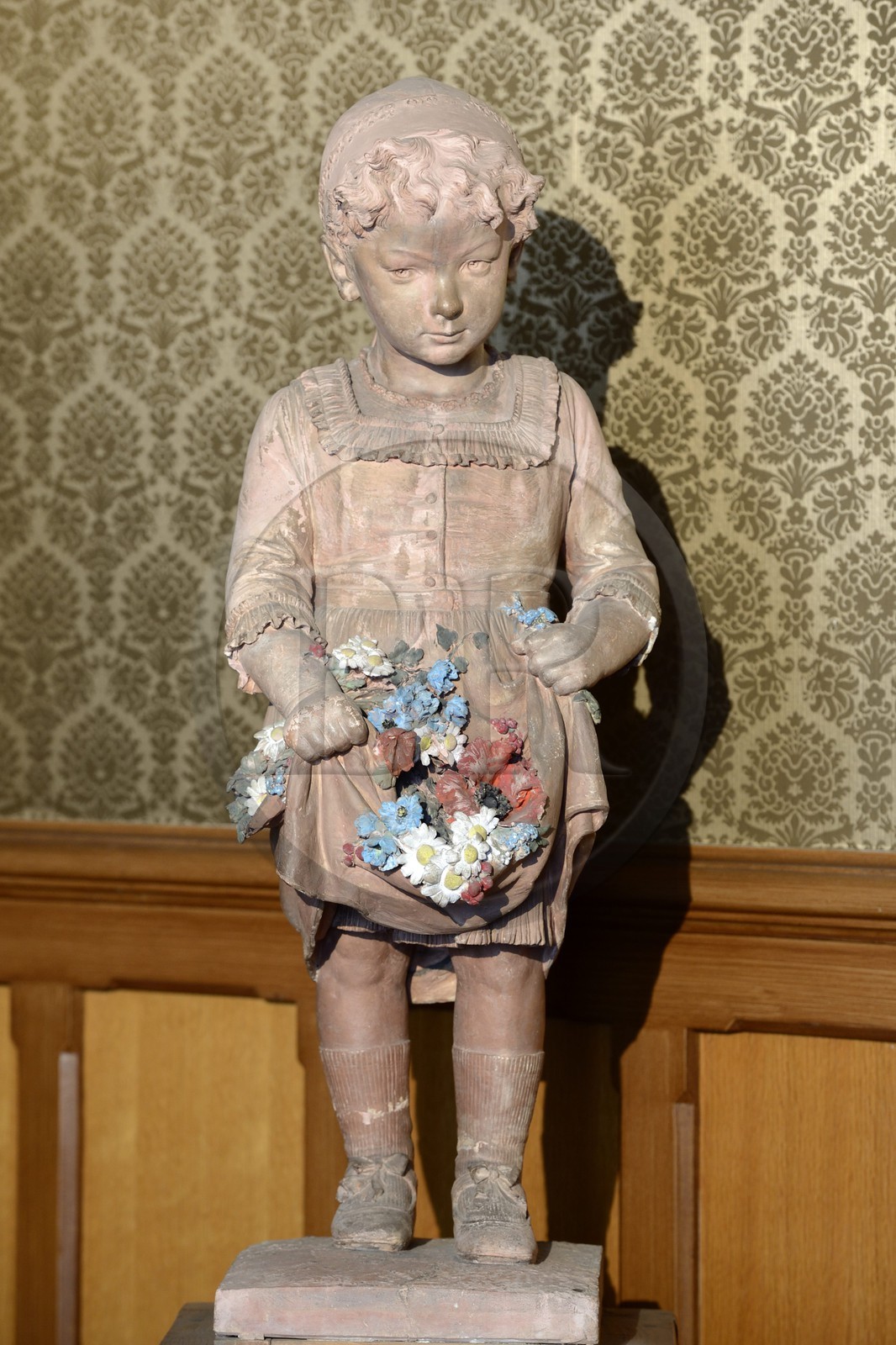 France, Haut-Rhin (68), Colmar, le Musée et maison natale de Bartholdi, statue La Petite Alsacienne au Bouquet Tricolore