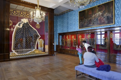 France, Marne (51), Reims, le Palais du Tau, classé Patrimoine Mondial de l'UNESCO, manteau royal du sacre de Charles X