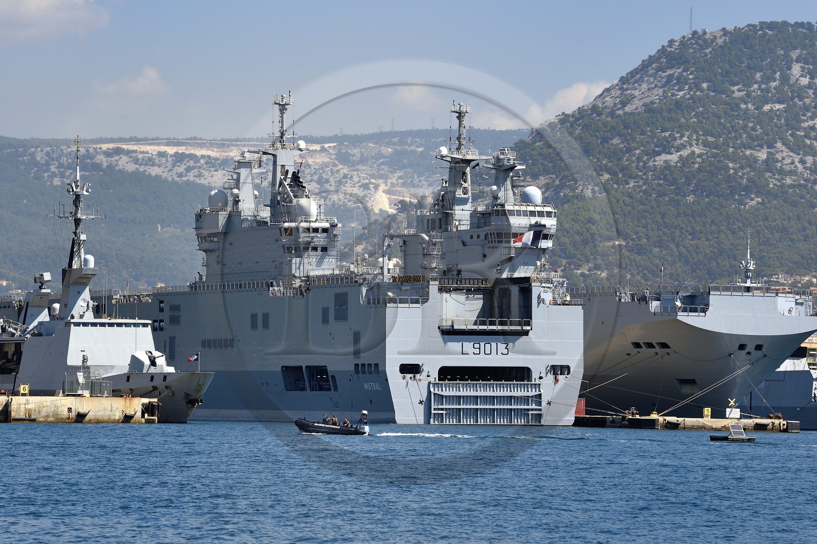 France, Var (83), Toulon, la base navale (Arsenal), le Mistral (L9013) qui est un batiment de projection et de commandement (BPC) de la Marine nationale