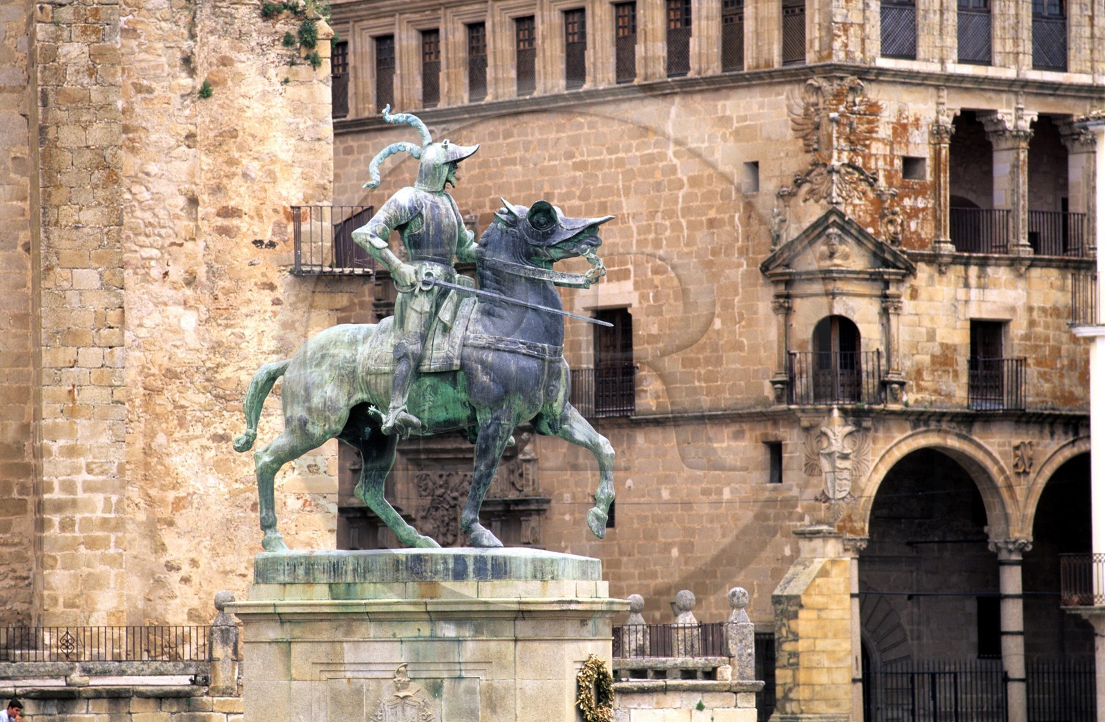Espagne, Estrémadure, Trujillo, Plaza Constitution, statue équestre de Francisco Pizarro