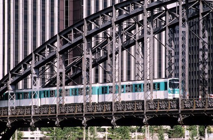 France, Paris (75), métro aérien au quai de la Rapée
