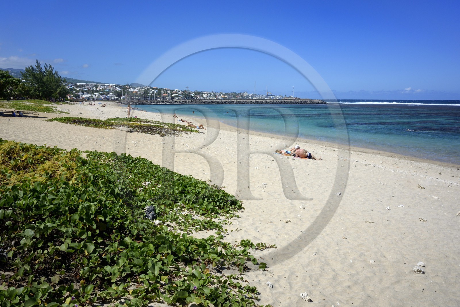 France, Ile de la Reunion, plage et port de Saint-Pierre