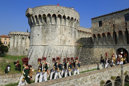 Italy, Liguria, Sarzana, Napoleon Festival, french troops of the Grande Armée leaving the citadel (fortress Firmafede)