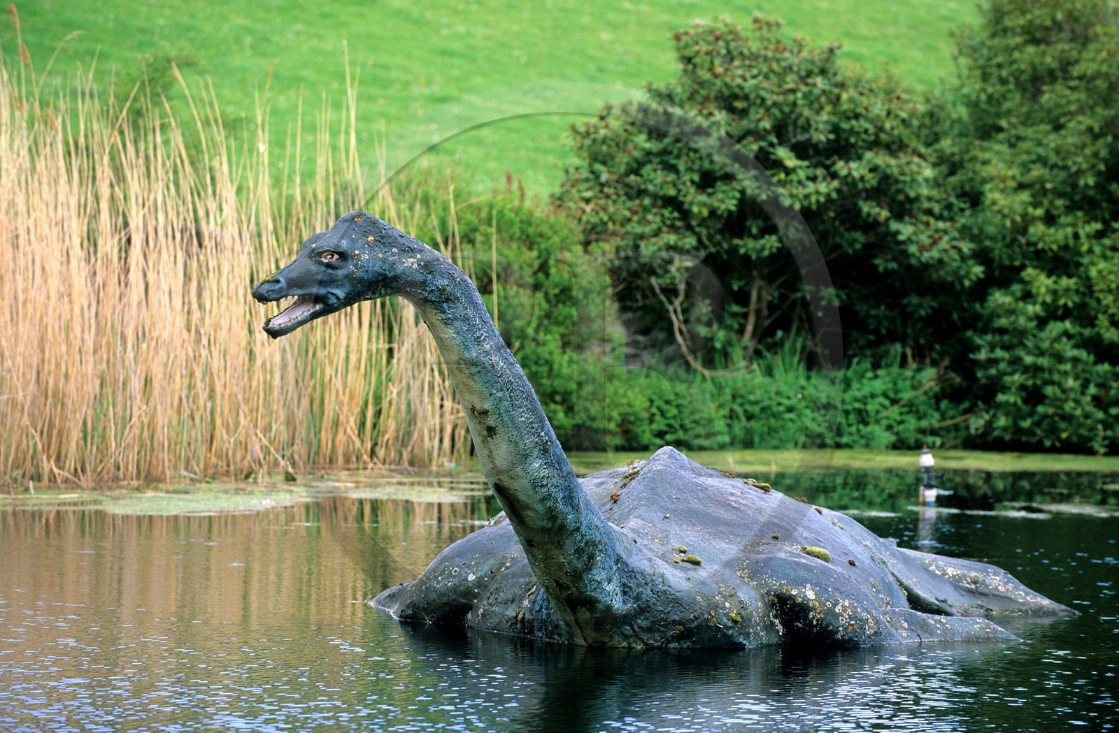 Royaume-Uni, Ecosse, Highlands, Drumnadrochnit, le Loch Ness, Nessie, tel qu'imaginé dans la légende